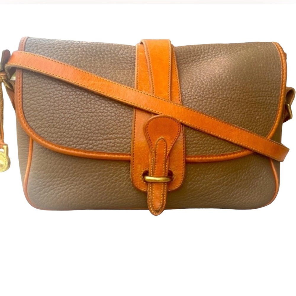 DOONEY AND BOURKE VINTAGE 1992 TAUPE PEBBLED LEATHER CROSSBODY